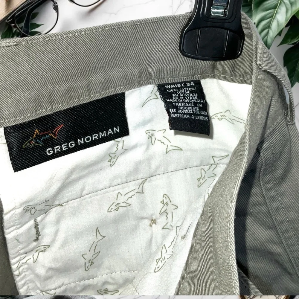 Greg Norman Khaki Cuffed Shorts w Stitched Fish on Front Waist Men Size 34